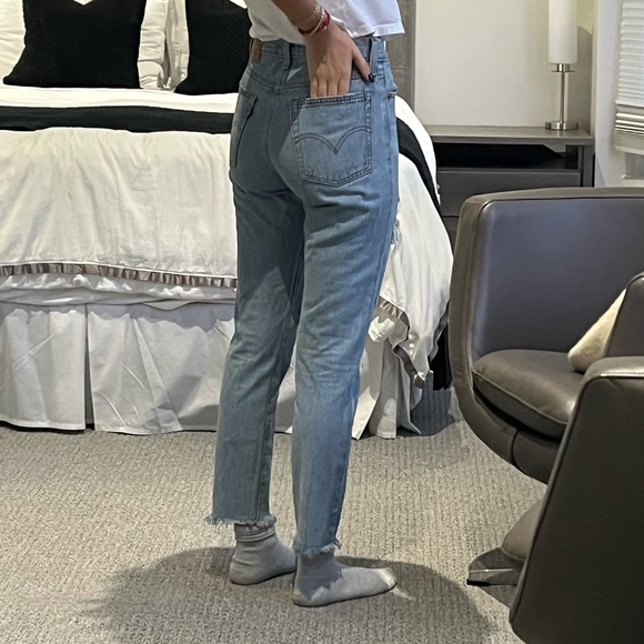 Levi’s Wedgie - Picture 5 of 7